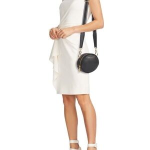 MARC JACOBS
Rewind Oval Leather Crossbody